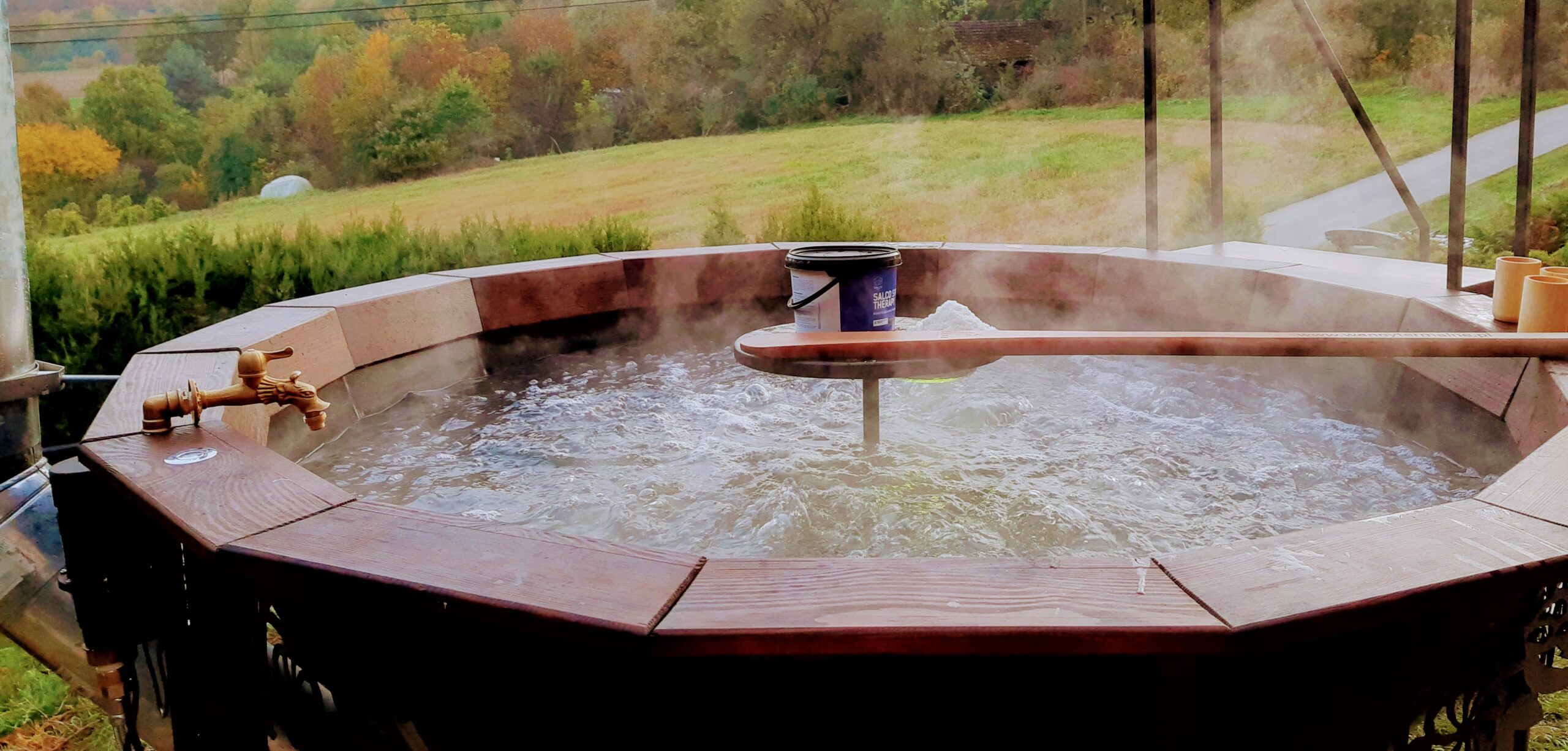 sole kąpielowe na wannie termalnej